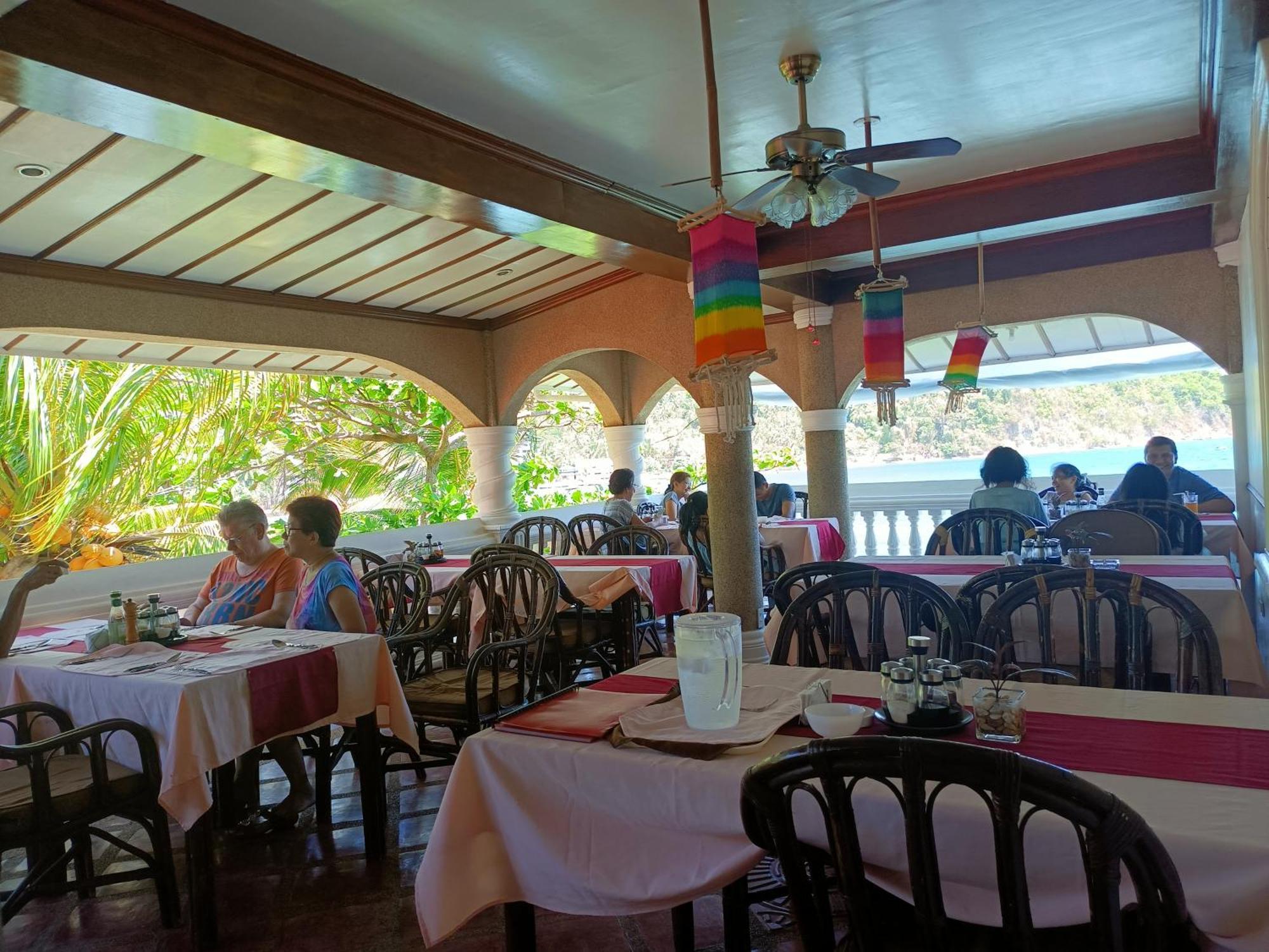 פוארטו גאלרה Blue Crystal Beach Resort מראה חיצוני תמונה