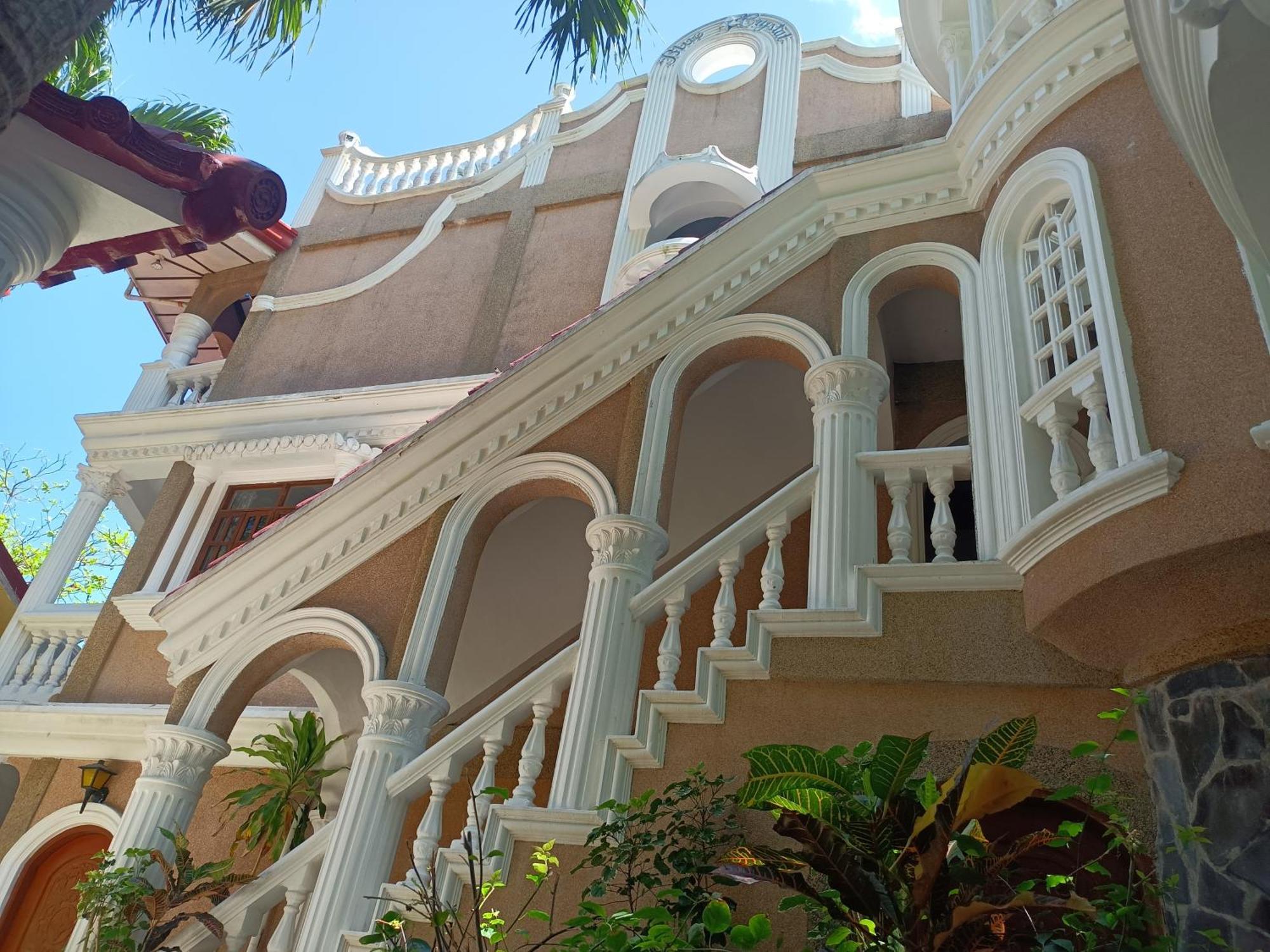 פוארטו גאלרה Blue Crystal Beach Resort מראה חיצוני תמונה