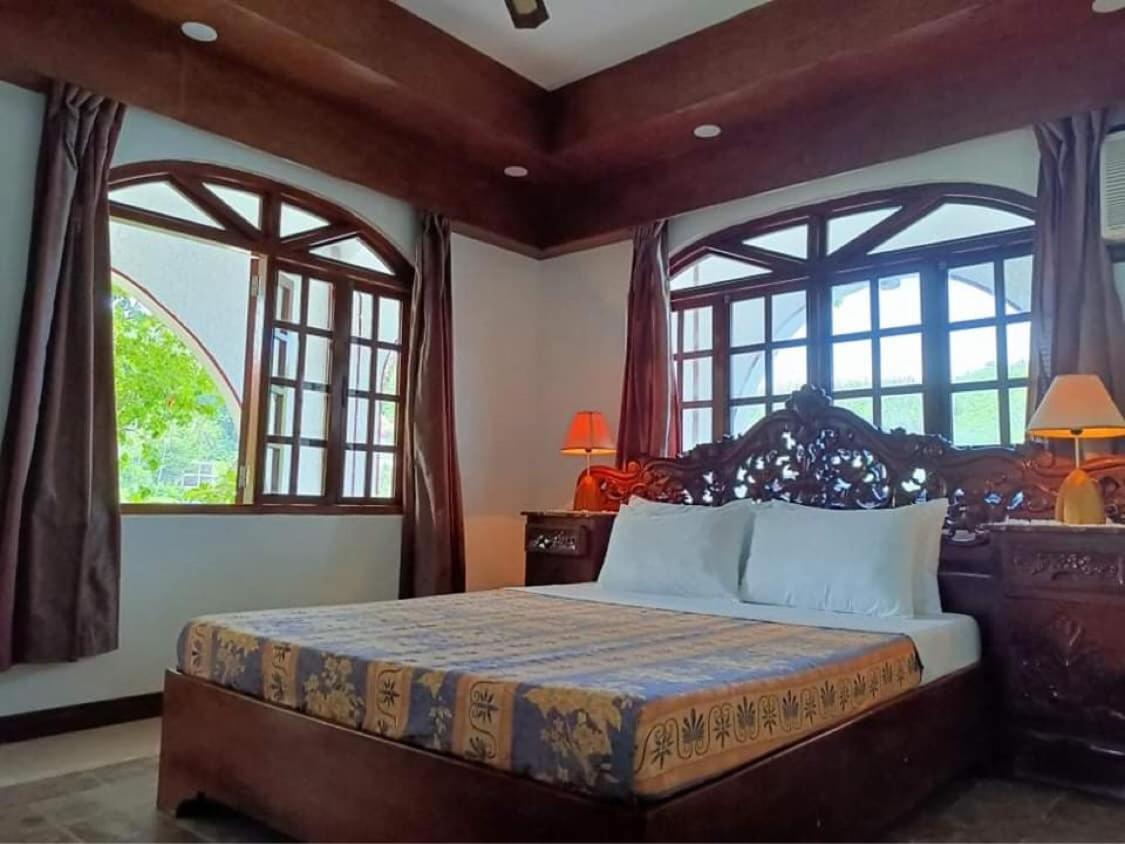 פוארטו גאלרה Blue Crystal Beach Resort מראה חיצוני תמונה
