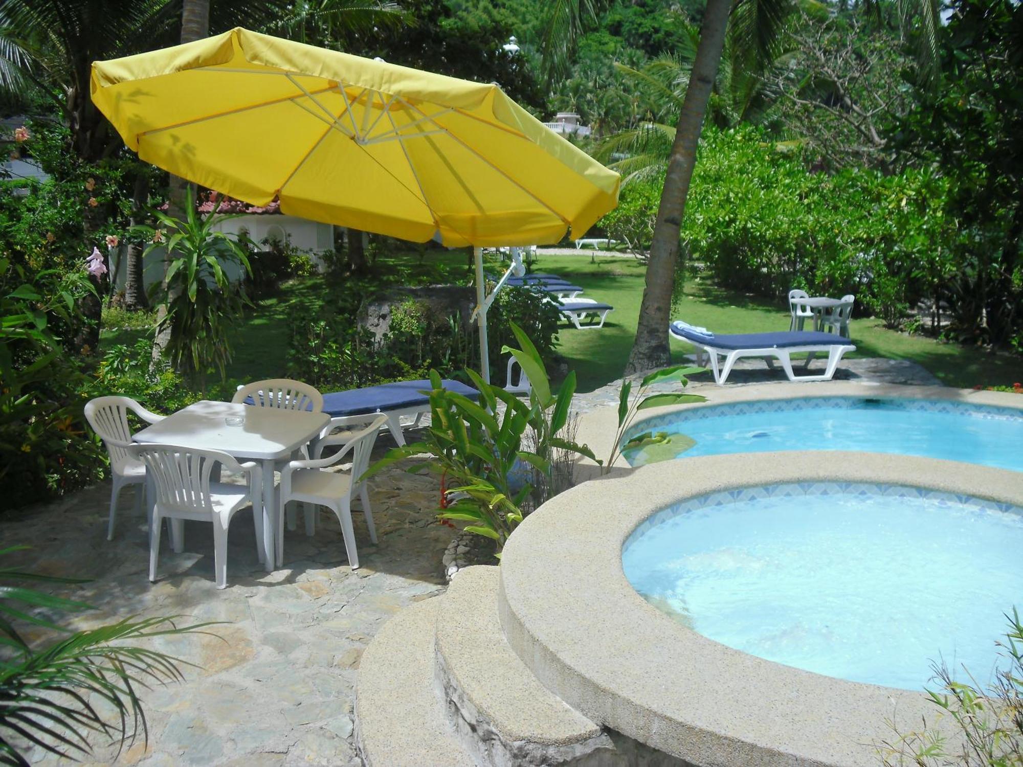 פוארטו גאלרה Blue Crystal Beach Resort מראה חיצוני תמונה