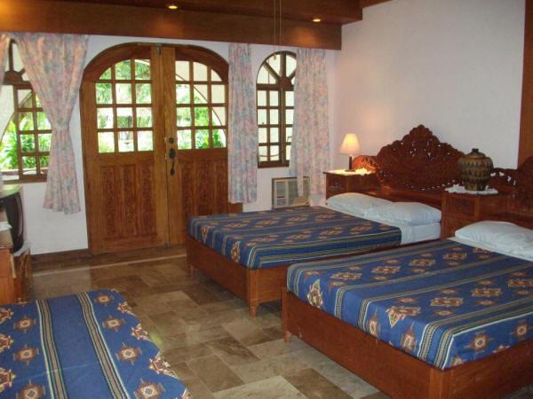 פוארטו גאלרה Blue Crystal Beach Resort מראה חיצוני תמונה