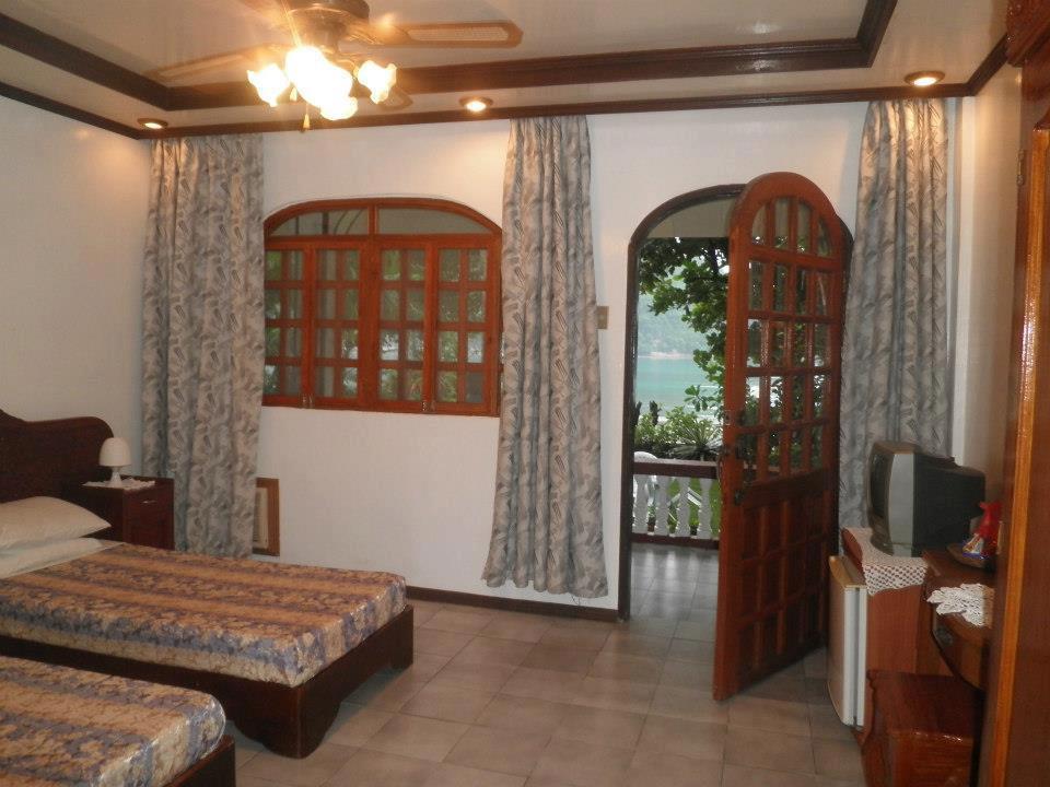 פוארטו גאלרה Blue Crystal Beach Resort מראה חיצוני תמונה