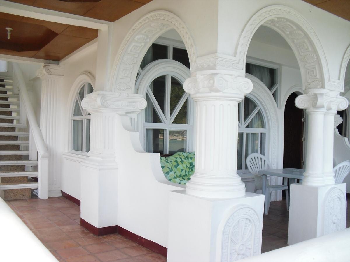 פוארטו גאלרה Blue Crystal Beach Resort מראה חיצוני תמונה