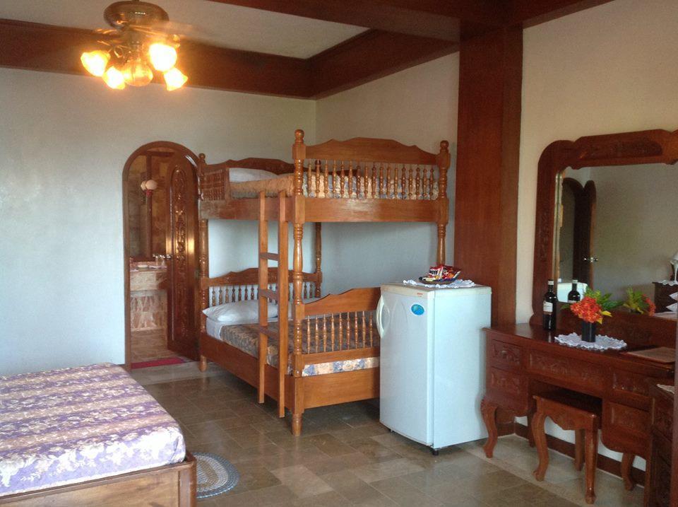 פוארטו גאלרה Blue Crystal Beach Resort מראה חיצוני תמונה