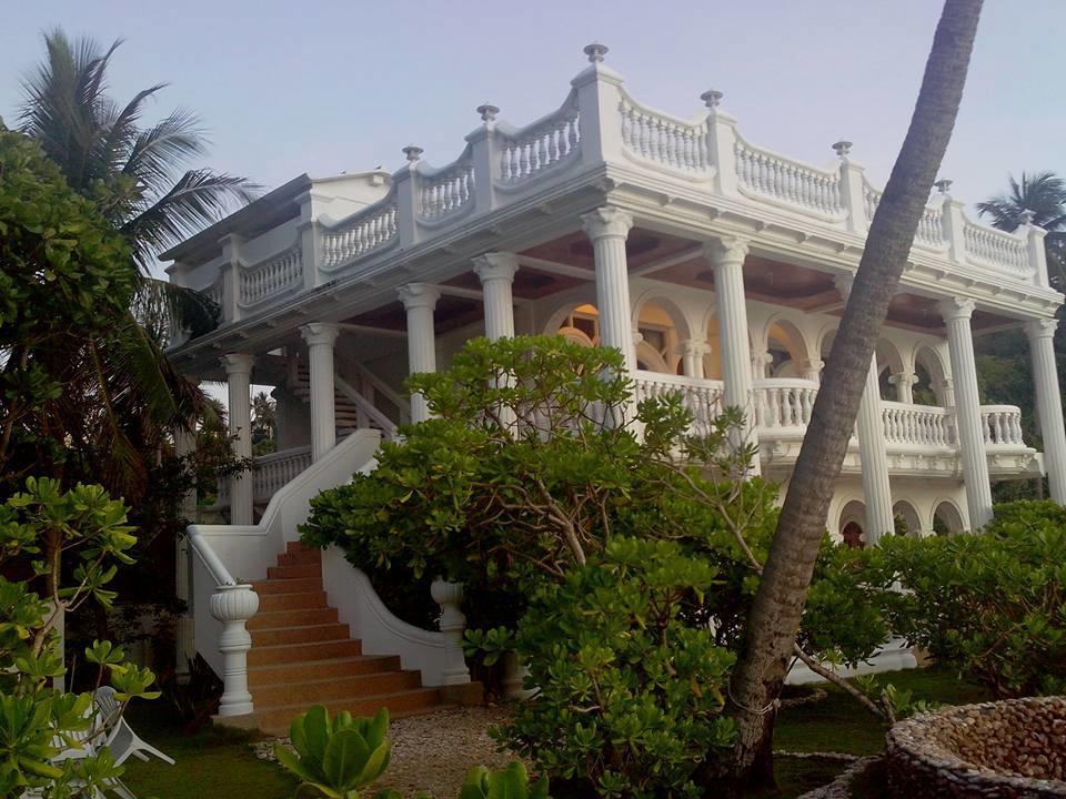 פוארטו גאלרה Blue Crystal Beach Resort מראה חיצוני תמונה