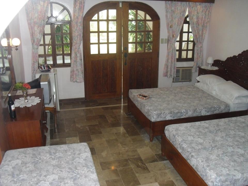 פוארטו גאלרה Blue Crystal Beach Resort מראה חיצוני תמונה