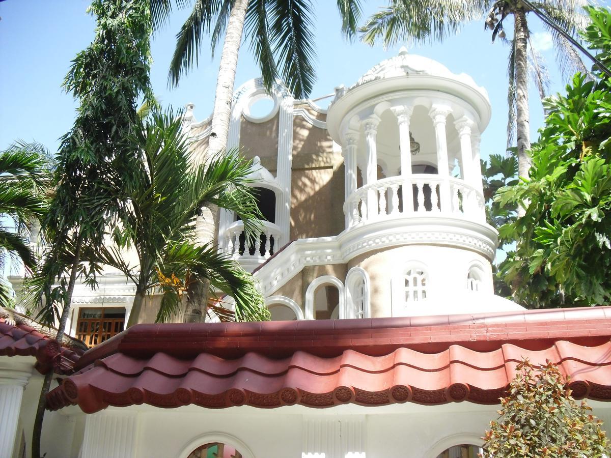 פוארטו גאלרה Blue Crystal Beach Resort מראה חיצוני תמונה
