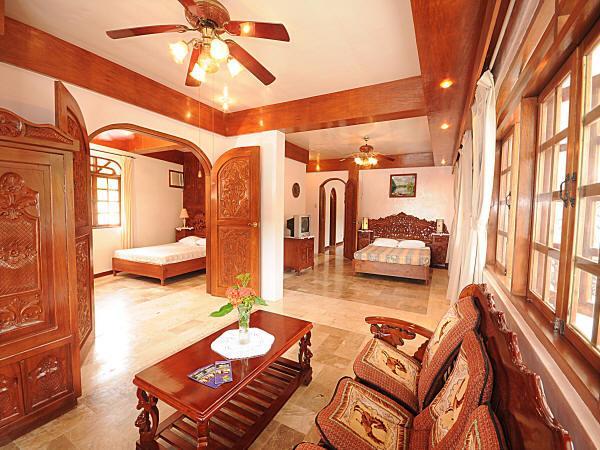 פוארטו גאלרה Blue Crystal Beach Resort מראה חיצוני תמונה