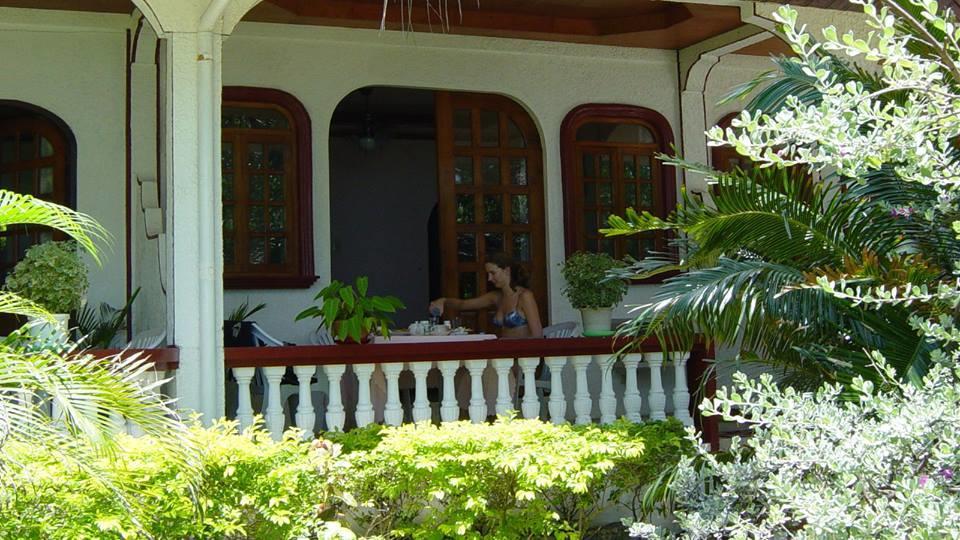 פוארטו גאלרה Blue Crystal Beach Resort מראה חיצוני תמונה